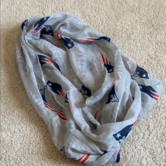 Patriots Round Scarf - Picture 3 of 3